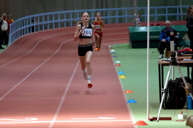Jasmin Konrad mit neuer fabelhafter Bestzeit auf 800 m in der W 13